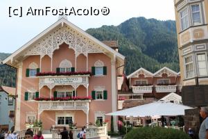 [P23] Val Gardena - Ortisei, case colorate cu frontoane traforate » foto by doina_c24
 - 
<span class="allrVoted glyphicon glyphicon-heart hidden" id="av1158570"></span>
<a class="m-l-10 hidden" id="sv1158570" onclick="voting_Foto_DelVot(,1158570,26281)" role="button">șterge vot <span class="glyphicon glyphicon-remove"></span></a>
<a id="v91158570" class=" c-red"  onclick="voting_Foto_SetVot(1158570)" role="button"><span class="glyphicon glyphicon-heart-empty"></span> <b>LIKE</b> = Votează poza</a> <img class="hidden"  id="f1158570W9" src="/imagini/loader.gif" border="0" /><span class="AjErrMes hidden" id="e1158570ErM"></span>