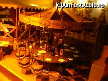 [P17] Dresda, restaurantul 'Sophienkeller', interior restaurant, masa carusel » foto by magdalena
 - 
<span class="allrVoted glyphicon glyphicon-heart hidden" id="av148360"></span>
<a class="m-l-10 hidden" id="sv148360" onclick="voting_Foto_DelVot(,148360,26286)" role="button">șterge vot <span class="glyphicon glyphicon-remove"></span></a>
<a id="v9148360" class=" c-red"  onclick="voting_Foto_SetVot(148360)" role="button"><span class="glyphicon glyphicon-heart-empty"></span> <b>LIKE</b> = Votează poza</a> <img class="hidden"  id="f148360W9" src="/imagini/loader.gif" border="0" /><span class="AjErrMes hidden" id="e148360ErM"></span>