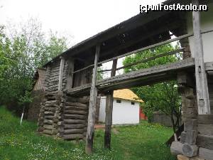 [P04] „Umblătoare” - Casa Colțescu din Cărbunești-Sat.  » foto by tata123 🔱
 - 
<span class="allrVoted glyphicon glyphicon-heart hidden" id="av657125"></span>
<a class="m-l-10 hidden" id="sv657125" onclick="voting_Foto_DelVot(,657125,26290)" role="button">șterge vot <span class="glyphicon glyphicon-remove"></span></a>
<a id="v9657125" class=" c-red"  onclick="voting_Foto_SetVot(657125)" role="button"><span class="glyphicon glyphicon-heart-empty"></span> <b>LIKE</b> = Votează poza</a> <img class="hidden"  id="f657125W9" src="/imagini/loader.gif" border="0" /><span class="AjErrMes hidden" id="e657125ErM"></span>