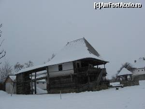 [P05] Peisaj hibernal - Casa Colțescu din Cărbunești-Sat.  » foto by tata123 🔱
 - 
<span class="allrVoted glyphicon glyphicon-heart hidden" id="av657126"></span>
<a class="m-l-10 hidden" id="sv657126" onclick="voting_Foto_DelVot(,657126,26290)" role="button">șterge vot <span class="glyphicon glyphicon-remove"></span></a>
<a id="v9657126" class=" c-red"  onclick="voting_Foto_SetVot(657126)" role="button"><span class="glyphicon glyphicon-heart-empty"></span> <b>LIKE</b> = Votează poza</a> <img class="hidden"  id="f657126W9" src="/imagini/loader.gif" border="0" /><span class="AjErrMes hidden" id="e657126ErM"></span>