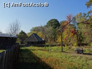 [P17] Fântână cu ciutură – Muzeul Arhitecturii Populare din Gorj, Curtișoara.  » foto by tata123 🔱
 - 
<span class="allrVoted glyphicon glyphicon-heart hidden" id="av1159028"></span>
<a class="m-l-10 hidden" id="sv1159028" onclick="voting_Foto_DelVot(,1159028,26290)" role="button">șterge vot <span class="glyphicon glyphicon-remove"></span></a>
<a id="v91159028" class=" c-red"  onclick="voting_Foto_SetVot(1159028)" role="button"><span class="glyphicon glyphicon-heart-empty"></span> <b>LIKE</b> = Votează poza</a> <img class="hidden"  id="f1159028W9" src="/imagini/loader.gif" border="0" /><span class="AjErrMes hidden" id="e1159028ErM"></span>