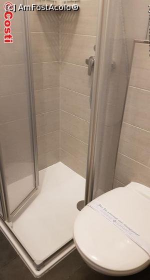 [P16] Cabina de duș este cam mică, pentru persoane mai corpolente ... » foto by Costi
 - 
<span class="allrVoted glyphicon glyphicon-heart hidden" id="av1159290"></span>
<a class="m-l-10 hidden" id="sv1159290" onclick="voting_Foto_DelVot(,1159290,26293)" role="button">șterge vot <span class="glyphicon glyphicon-remove"></span></a>
<a id="v91159290" class=" c-red"  onclick="voting_Foto_SetVot(1159290)" role="button"><span class="glyphicon glyphicon-heart-empty"></span> <b>LIKE</b> = Votează poza</a> <img class="hidden"  id="f1159290W9" src="/imagini/loader.gif" border="0" /><span class="AjErrMes hidden" id="e1159290ErM"></span>