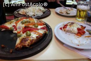 [P16] Buenos Aires, Pizzeria Güerrín, Pizza Especial Güerrín și Fugazzetta, se vede proporția dintre blat și topping » foto by mprofeanu
 - 
<span class="allrVoted glyphicon glyphicon-heart hidden" id="av1161486"></span>
<a class="m-l-10 hidden" id="sv1161486" onclick="voting_Foto_DelVot(,1161486,26304)" role="button">șterge vot <span class="glyphicon glyphicon-remove"></span></a>
<a id="v91161486" class=" c-red"  onclick="voting_Foto_SetVot(1161486)" role="button"><span class="glyphicon glyphicon-heart-empty"></span> <b>LIKE</b> = Votează poza</a> <img class="hidden"  id="f1161486W9" src="/imagini/loader.gif" border="0" /><span class="AjErrMes hidden" id="e1161486ErM"></span>