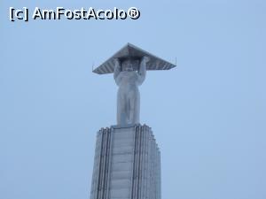 [P22] Forța muncitorului ce susține aripile aviaonului. statuia acestuia are 15 metri iar postamentul 40 metri » foto by Marius 72
 - 
<span class="allrVoted glyphicon glyphicon-heart hidden" id="av1161556"></span>
<a class="m-l-10 hidden" id="sv1161556" onclick="voting_Foto_DelVot(,1161556,26305)" role="button">șterge vot <span class="glyphicon glyphicon-remove"></span></a>
<a id="v91161556" class=" c-red"  onclick="voting_Foto_SetVot(1161556)" role="button"><span class="glyphicon glyphicon-heart-empty"></span> <b>LIKE</b> = Votează poza</a> <img class="hidden"  id="f1161556W9" src="/imagini/loader.gif" border="0" /><span class="AjErrMes hidden" id="e1161556ErM"></span>
