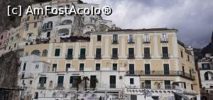 [P43] Clădirea în care, la etajul al treilea, se află şi Hotel Holidays Baia d’Amalfi » foto by irinad
 - 
<span class="allrVoted glyphicon glyphicon-heart hidden" id="av1163025"></span>
<a class="m-l-10 hidden" id="sv1163025" onclick="voting_Foto_DelVot(,1163025,26312)" role="button">șterge vot <span class="glyphicon glyphicon-remove"></span></a>
<a id="v91163025" class=" c-red"  onclick="voting_Foto_SetVot(1163025)" role="button"><span class="glyphicon glyphicon-heart-empty"></span> <b>LIKE</b> = Votează poza</a> <img class="hidden"  id="f1163025W9" src="/imagini/loader.gif" border="0" /><span class="AjErrMes hidden" id="e1163025ErM"></span>
