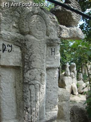 [P22] Printre sculpturile în piatră realizate de Ion Moacă.  » foto by Floryn81
 - 
<span class="allrVoted glyphicon glyphicon-heart hidden" id="av767623"></span>
<a class="m-l-10 hidden" id="sv767623" onclick="voting_Foto_DelVot(,767623,26347)" role="button">șterge vot <span class="glyphicon glyphicon-remove"></span></a>
<a id="v9767623" class=" c-red"  onclick="voting_Foto_SetVot(767623)" role="button"><span class="glyphicon glyphicon-heart-empty"></span> <b>LIKE</b> = Votează poza</a> <img class="hidden"  id="f767623W9" src="/imagini/loader.gif" border="0" /><span class="AjErrMes hidden" id="e767623ErM"></span>