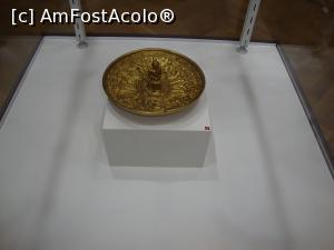 [P10] Cel mai mult mi-a plăcut patera, aceasta fiind, de fapt, o farfurie ornamentată cu scene mitologice, având în centru un personaj feminin cu un pahar de apă în mâini (probabil o zeiță).  » foto by Floryn81
 - 
<span class="allrVoted glyphicon glyphicon-heart hidden" id="av818064"></span>
<a class="m-l-10 hidden" id="sv818064" onclick="voting_Foto_DelVot(,818064,26354)" role="button">șterge vot <span class="glyphicon glyphicon-remove"></span></a>
<a id="v9818064" class=" c-red"  onclick="voting_Foto_SetVot(818064)" role="button"><span class="glyphicon glyphicon-heart-empty"></span> <b>LIKE</b> = Votează poza</a> <img class="hidden"  id="f818064W9" src="/imagini/loader.gif" border="0" /><span class="AjErrMes hidden" id="e818064ErM"></span>
