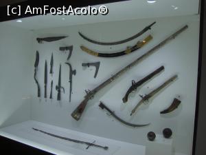 [P19] O vitrină cu arme albe și arme de foc din secolele XIV – XVIII - această vitrină mi-a adus aminte de filmele din seria ”Predator” :)  » foto by Floryn81
 - 
<span class="allrVoted glyphicon glyphicon-heart hidden" id="av818073"></span>
<a class="m-l-10 hidden" id="sv818073" onclick="voting_Foto_DelVot(,818073,26354)" role="button">șterge vot <span class="glyphicon glyphicon-remove"></span></a>
<a id="v9818073" class=" c-red"  onclick="voting_Foto_SetVot(818073)" role="button"><span class="glyphicon glyphicon-heart-empty"></span> <b>LIKE</b> = Votează poza</a> <img class="hidden"  id="f818073W9" src="/imagini/loader.gif" border="0" /><span class="AjErrMes hidden" id="e818073ErM"></span>