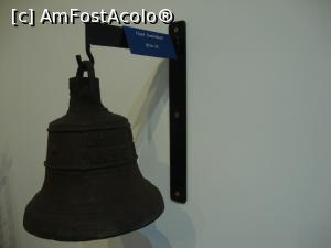 [P24] Clopoțelul se pregătește să sune de intrare; poftiți în băncile voastre! Clopoțelul este un exponat de la Școala Rătești, din prima parte a secolului al XX-lea.  » foto by Floryn81
 - 
<span class="allrVoted glyphicon glyphicon-heart hidden" id="av818078"></span>
<a class="m-l-10 hidden" id="sv818078" onclick="voting_Foto_DelVot(,818078,26354)" role="button">șterge vot <span class="glyphicon glyphicon-remove"></span></a>
<a id="v9818078" class=" c-red"  onclick="voting_Foto_SetVot(818078)" role="button"><span class="glyphicon glyphicon-heart-empty"></span> <b>LIKE</b> = Votează poza</a> <img class="hidden"  id="f818078W9" src="/imagini/loader.gif" border="0" /><span class="AjErrMes hidden" id="e818078ErM"></span>