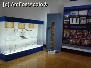 [P26] Ne îndreptăm către vitrinele cu exponate din această încăpere a muzeului.  » foto by Floryn81
 - 
<span class="allrVoted glyphicon glyphicon-heart hidden" id="av818080"></span>
<a class="m-l-10 hidden" id="sv818080" onclick="voting_Foto_DelVot(,818080,26354)" role="button">șterge vot <span class="glyphicon glyphicon-remove"></span></a>
<a id="v9818080" class=" c-red"  onclick="voting_Foto_SetVot(818080)" role="button"><span class="glyphicon glyphicon-heart-empty"></span> <b>LIKE</b> = Votează poza</a> <img class="hidden"  id="f818080W9" src="/imagini/loader.gif" border="0" /><span class="AjErrMes hidden" id="e818080ErM"></span>