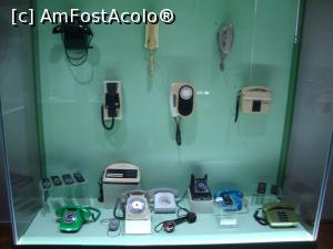 [P42] În această vitrină există și câțiva ”strămoși” pentru performantele telefoane mobile actuale. Ar fi interesant să putem da timpul înainte și să vedem ce vom utiliza peste vreo 20 de ani...  » foto by Floryn81
 - 
<span class="allrVoted glyphicon glyphicon-heart hidden" id="av818096"></span>
<a class="m-l-10 hidden" id="sv818096" onclick="voting_Foto_DelVot(,818096,26354)" role="button">șterge vot <span class="glyphicon glyphicon-remove"></span></a>
<a id="v9818096" class=" c-red"  onclick="voting_Foto_SetVot(818096)" role="button"><span class="glyphicon glyphicon-heart-empty"></span> <b>LIKE</b> = Votează poza</a> <img class="hidden"  id="f818096W9" src="/imagini/loader.gif" border="0" /><span class="AjErrMes hidden" id="e818096ErM"></span>
