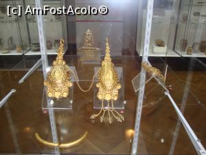 [P07] Admirăm pentru început replici ale pieselor din cunoscutul tezaur ”Cloșca cu puii de aur”, descoperit la Pietroasele în județul Buzău.  » foto by Floryn81
 - 
<span class="allrVoted glyphicon glyphicon-heart hidden" id="av818061"></span>
<a class="m-l-10 hidden" id="sv818061" onclick="voting_Foto_DelVot(,818061,26354)" role="button">șterge vot <span class="glyphicon glyphicon-remove"></span></a>
<a id="v9818061" class=" c-red"  onclick="voting_Foto_SetVot(818061)" role="button"><span class="glyphicon glyphicon-heart-empty"></span> <b>LIKE</b> = Votează poza</a> <img class="hidden"  id="f818061W9" src="/imagini/loader.gif" border="0" /><span class="AjErrMes hidden" id="e818061ErM"></span>