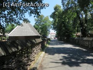[P01] Alee de acces către Palatul Elisabeta; în laterale case din cadrul Muzeului Satului. » foto by tata123 🔱
 - 
<span class="allrVoted glyphicon glyphicon-heart hidden" id="av1176423"></span>
<a class="m-l-10 hidden" id="sv1176423" onclick="voting_Foto_DelVot(,1176423,26422)" role="button">șterge vot <span class="glyphicon glyphicon-remove"></span></a>
<a id="v91176423" class=" c-red"  onclick="voting_Foto_SetVot(1176423)" role="button"><span class="glyphicon glyphicon-heart-empty"></span> <b>LIKE</b> = Votează poza</a> <img class="hidden"  id="f1176423W9" src="/imagini/loader.gif" border="0" /><span class="AjErrMes hidden" id="e1176423ErM"></span>
