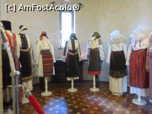 [P12] Colecție de costume populare românești. » foto by tata123 🔱
 - 
<span class="allrVoted glyphicon glyphicon-heart hidden" id="av1176434"></span>
<a class="m-l-10 hidden" id="sv1176434" onclick="voting_Foto_DelVot(,1176434,26422)" role="button">șterge vot <span class="glyphicon glyphicon-remove"></span></a>
<a id="v91176434" class=" c-red"  onclick="voting_Foto_SetVot(1176434)" role="button"><span class="glyphicon glyphicon-heart-empty"></span> <b>LIKE</b> = Votează poza</a> <img class="hidden"  id="f1176434W9" src="/imagini/loader.gif" border="0" /><span class="AjErrMes hidden" id="e1176434ErM"></span>