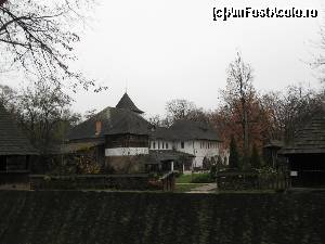 [P35] Vedere spre Muzeul Satului... la ieșire din Palatul Elisabeta » foto by tata123 🔱
 - 
<span class="allrVoted glyphicon glyphicon-heart hidden" id="av578335"></span>
<a class="m-l-10 hidden" id="sv578335" onclick="voting_Foto_DelVot(,578335,26422)" role="button">șterge vot <span class="glyphicon glyphicon-remove"></span></a>
<a id="v9578335" class=" c-red"  onclick="voting_Foto_SetVot(578335)" role="button"><span class="glyphicon glyphicon-heart-empty"></span> <b>LIKE</b> = Votează poza</a> <img class="hidden"  id="f578335W9" src="/imagini/loader.gif" border="0" /><span class="AjErrMes hidden" id="e578335ErM"></span>