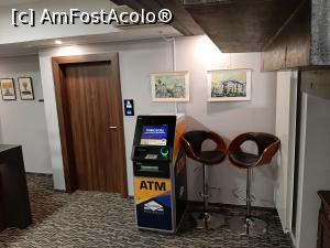 [P09] Bancomat in fata receptiei » foto by micutzu
 - 
<span class="allrVoted glyphicon glyphicon-heart hidden" id="av1177385"></span>
<a class="m-l-10 hidden" id="sv1177385" onclick="voting_Foto_DelVot(,1177385,26448)" role="button">șterge vot <span class="glyphicon glyphicon-remove"></span></a>
<a id="v91177385" class=" c-red"  onclick="voting_Foto_SetVot(1177385)" role="button"><span class="glyphicon glyphicon-heart-empty"></span> <b>LIKE</b> = Votează poza</a> <img class="hidden"  id="f1177385W9" src="/imagini/loader.gif" border="0" /><span class="AjErrMes hidden" id="e1177385ErM"></span>