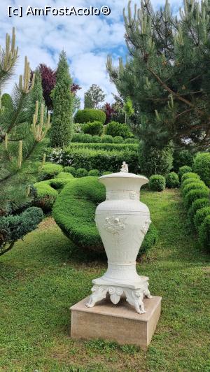 [P10] I Giardini di Zoe » foto by robert
 - 
<span class="allrVoted glyphicon glyphicon-heart hidden" id="av1239774"></span>
<a class="m-l-10 hidden" id="sv1239774" onclick="voting_Foto_DelVot(,1239774,26461)" role="button">șterge vot <span class="glyphicon glyphicon-remove"></span></a>
<a id="v91239774" class=" c-red"  onclick="voting_Foto_SetVot(1239774)" role="button"><span class="glyphicon glyphicon-heart-empty"></span> <b>LIKE</b> = Votează poza</a> <img class="hidden"  id="f1239774W9" src="/imagini/loader.gif" border="0" /><span class="AjErrMes hidden" id="e1239774ErM"></span>