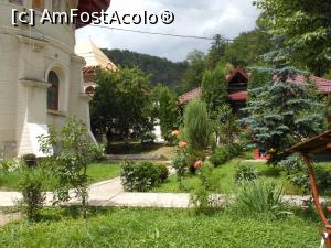 [P13] Mănăstirea Nechit - În curtea sfântului lăcaș. » foto by iulianic
 - 
<span class="allrVoted glyphicon glyphicon-heart hidden" id="av1179110"></span>
<a class="m-l-10 hidden" id="sv1179110" onclick="voting_Foto_DelVot(,1179110,26471)" role="button">șterge vot <span class="glyphicon glyphicon-remove"></span></a>
<a id="v91179110" class=" c-red"  onclick="voting_Foto_SetVot(1179110)" role="button"><span class="glyphicon glyphicon-heart-empty"></span> <b>LIKE</b> = Votează poza</a> <img class="hidden"  id="f1179110W9" src="/imagini/loader.gif" border="0" /><span class="AjErrMes hidden" id="e1179110ErM"></span>