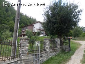 [P01] Pensiunea Popasul de sub Munte, văzută din stradă. » foto by Safta Radu
 - 
<span class="allrVoted glyphicon glyphicon-heart hidden" id="av1179227"></span>
<a class="m-l-10 hidden" id="sv1179227" onclick="voting_Foto_DelVot(,1179227,26473)" role="button">șterge vot <span class="glyphicon glyphicon-remove"></span></a>
<a id="v91179227" class=" c-red"  onclick="voting_Foto_SetVot(1179227)" role="button"><span class="glyphicon glyphicon-heart-empty"></span> <b>LIKE</b> = Votează poza</a> <img class="hidden"  id="f1179227W9" src="/imagini/loader.gif" border="0" /><span class="AjErrMes hidden" id="e1179227ErM"></span>