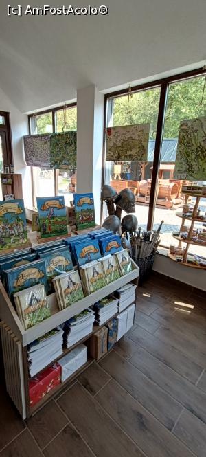 [P24] Magazinul de suveniruri. » foto by tata123 🔱
 - 
<span class="allrVoted glyphicon glyphicon-heart hidden" id="av1385677"></span>
<a class="m-l-10 hidden" id="sv1385677" onclick="voting_Foto_DelVot(,1385677,26478)" role="button">șterge vot <span class="glyphicon glyphicon-remove"></span></a>
<a id="v91385677" class=" c-red"  onclick="voting_Foto_SetVot(1385677)" role="button"><span class="glyphicon glyphicon-heart-empty"></span> <b>LIKE</b> = Votează poza</a> <img class="hidden"  id="f1385677W9" src="/imagini/loader.gif" border="0" /><span class="AjErrMes hidden" id="e1385677ErM"></span>