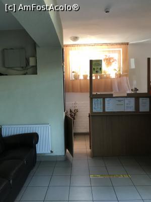 [P08] Recepția pe fundal, în interior era și o vitrină frigorifică plină cu apă și sucuri » foto by krisstinna
 - 
<span class="allrVoted glyphicon glyphicon-heart hidden" id="av1190424"></span>
<a class="m-l-10 hidden" id="sv1190424" onclick="voting_Foto_DelVot(,1190424,26573)" role="button">șterge vot <span class="glyphicon glyphicon-remove"></span></a>
<a id="v91190424" class=" c-red"  onclick="voting_Foto_SetVot(1190424)" role="button"><span class="glyphicon glyphicon-heart-empty"></span> <b>LIKE</b> = Votează poza</a> <img class="hidden"  id="f1190424W9" src="/imagini/loader.gif" border="0" /><span class="AjErrMes hidden" id="e1190424ErM"></span>