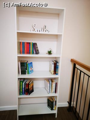 [P20] O mică bibliotecă în capătul holului de la etaj » foto by crismis
 - 
<span class="allrVoted glyphicon glyphicon-heart hidden" id="av1190398"></span>
<a class="m-l-10 hidden" id="sv1190398" onclick="voting_Foto_DelVot(,1190398,26574)" role="button">șterge vot <span class="glyphicon glyphicon-remove"></span></a>
<a id="v91190398" class=" c-red"  onclick="voting_Foto_SetVot(1190398)" role="button"><span class="glyphicon glyphicon-heart-empty"></span> <b>LIKE</b> = Votează poza</a> <img class="hidden"  id="f1190398W9" src="/imagini/loader.gif" border="0" /><span class="AjErrMes hidden" id="e1190398ErM"></span>