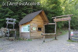 [P03] Poteca turistică spre Cascada Scoruș Mălaia, Casa de Bilete la Intrarea pe Potecă » foto by mprofeanu
 - 
<span class="allrVoted glyphicon glyphicon-heart hidden" id="av1392487"></span>
<a class="m-l-10 hidden" id="sv1392487" onclick="voting_Foto_DelVot(,1392487,26611)" role="button">șterge vot <span class="glyphicon glyphicon-remove"></span></a>
<a id="v91392487" class=" c-red"  onclick="voting_Foto_SetVot(1392487)" role="button"><span class="glyphicon glyphicon-heart-empty"></span> <b>LIKE</b> = Votează poza</a> <img class="hidden"  id="f1392487W9" src="/imagini/loader.gif" border="0" /><span class="AjErrMes hidden" id="e1392487ErM"></span>