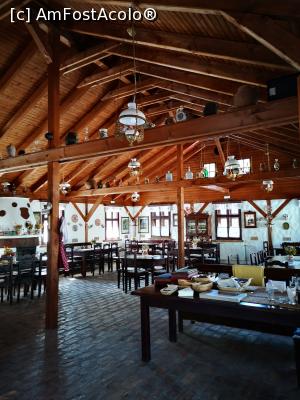 [P10] Restaurantul în interior » foto by crismis
 - 
<span class="allrVoted glyphicon glyphicon-heart hidden" id="av1199037"></span>
<a class="m-l-10 hidden" id="sv1199037" onclick="voting_Foto_DelVot(,1199037,26631)" role="button">șterge vot <span class="glyphicon glyphicon-remove"></span></a>
<a id="v91199037" class=" c-red"  onclick="voting_Foto_SetVot(1199037)" role="button"><span class="glyphicon glyphicon-heart-empty"></span> <b>LIKE</b> = Votează poza</a> <img class="hidden"  id="f1199037W9" src="/imagini/loader.gif" border="0" /><span class="AjErrMes hidden" id="e1199037ErM"></span>