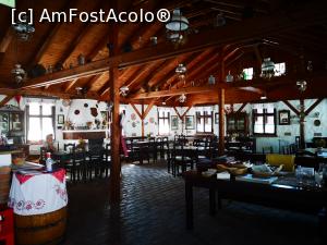 [P11] Restaurantul în interior » foto by crismis
 - 
<span class="allrVoted glyphicon glyphicon-heart hidden" id="av1199038"></span>
<a class="m-l-10 hidden" id="sv1199038" onclick="voting_Foto_DelVot(,1199038,26631)" role="button">șterge vot <span class="glyphicon glyphicon-remove"></span></a>
<a id="v91199038" class=" c-red"  onclick="voting_Foto_SetVot(1199038)" role="button"><span class="glyphicon glyphicon-heart-empty"></span> <b>LIKE</b> = Votează poza</a> <img class="hidden"  id="f1199038W9" src="/imagini/loader.gif" border="0" /><span class="AjErrMes hidden" id="e1199038ErM"></span>