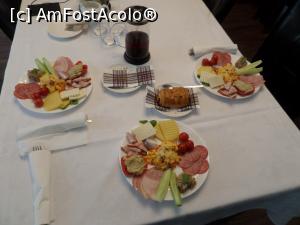 [P15] Micul dejun la Chalet Belmont. » foto by Safta Radu
 - 
<span class="allrVoted glyphicon glyphicon-heart hidden" id="av1200299"></span>
<a class="m-l-10 hidden" id="sv1200299" onclick="voting_Foto_DelVot(,1200299,26635)" role="button">șterge vot <span class="glyphicon glyphicon-remove"></span></a>
<a id="v91200299" class=" c-red"  onclick="voting_Foto_SetVot(1200299)" role="button"><span class="glyphicon glyphicon-heart-empty"></span> <b>LIKE</b> = Votează poza</a> <img class="hidden"  id="f1200299W9" src="/imagini/loader.gif" border="0" /><span class="AjErrMes hidden" id="e1200299ErM"></span>