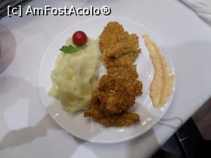 [P16] Pui crispy cu piure. » foto by Safta Radu
 - 
<span class="allrVoted glyphicon glyphicon-heart hidden" id="av1200300"></span>
<a class="m-l-10 hidden" id="sv1200300" onclick="voting_Foto_DelVot(,1200300,26635)" role="button">șterge vot <span class="glyphicon glyphicon-remove"></span></a>
<a id="v91200300" class=" c-red"  onclick="voting_Foto_SetVot(1200300)" role="button"><span class="glyphicon glyphicon-heart-empty"></span> <b>LIKE</b> = Votează poza</a> <img class="hidden"  id="f1200300W9" src="/imagini/loader.gif" border="0" /><span class="AjErrMes hidden" id="e1200300ErM"></span>