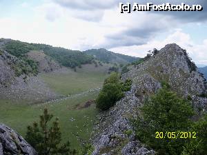 [P15] Crovurile din Mehedinti - Poienile Porcului vazute de la inaltimea stancilor pe care am urcat » foto by Lumis66
 - 
<span class="allrVoted glyphicon glyphicon-heart hidden" id="av361272"></span>
<a class="m-l-10 hidden" id="sv361272" onclick="voting_Foto_DelVot(,361272,26648)" role="button">șterge vot <span class="glyphicon glyphicon-remove"></span></a>
<a id="v9361272" class=" c-red"  onclick="voting_Foto_SetVot(361272)" role="button"><span class="glyphicon glyphicon-heart-empty"></span> <b>LIKE</b> = Votează poza</a> <img class="hidden"  id="f361272W9" src="/imagini/loader.gif" border="0" /><span class="AjErrMes hidden" id="e361272ErM"></span>