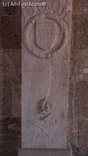 [P43] Piatra funerara a Marelui Maestru Thomas Newport. » foto by ovidiuyepi
 - 
<span class="allrVoted glyphicon glyphicon-heart hidden" id="av1206039"></span>
<a class="m-l-10 hidden" id="sv1206039" onclick="voting_Foto_DelVot(,1206039,26663)" role="button">șterge vot <span class="glyphicon glyphicon-remove"></span></a>
<a id="v91206039" class=" c-red"  onclick="voting_Foto_SetVot(1206039)" role="button"><span class="glyphicon glyphicon-heart-empty"></span> <b>LIKE</b> = Votează poza</a> <img class="hidden"  id="f1206039W9" src="/imagini/loader.gif" border="0" /><span class="AjErrMes hidden" id="e1206039ErM"></span>