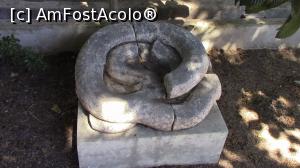 [P61] Statuie reprezentand un sarpe incolacit din Gradina Conacului Villaragut. » foto by ovidiuyepi
 - 
<span class="allrVoted glyphicon glyphicon-heart hidden" id="av1206057"></span>
<a class="m-l-10 hidden" id="sv1206057" onclick="voting_Foto_DelVot(,1206057,26663)" role="button">șterge vot <span class="glyphicon glyphicon-remove"></span></a>
<a id="v91206057" class=" c-red"  onclick="voting_Foto_SetVot(1206057)" role="button"><span class="glyphicon glyphicon-heart-empty"></span> <b>LIKE</b> = Votează poza</a> <img class="hidden"  id="f1206057W9" src="/imagini/loader.gif" border="0" /><span class="AjErrMes hidden" id="e1206057ErM"></span>