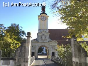 [P01] Acum cinstit vorbind, daca vedeti o asa intrare frumoasa nu sunteti tentati sa intrati macar putin sa vedeti ce este? » foto by mishu
 - 
<span class="allrVoted glyphicon glyphicon-heart hidden" id="av1207173"></span>
<a class="m-l-10 hidden" id="sv1207173" onclick="voting_Foto_DelVot(,1207173,26668)" role="button">șterge vot <span class="glyphicon glyphicon-remove"></span></a>
<a id="v91207173" class=" c-red"  onclick="voting_Foto_SetVot(1207173)" role="button"><span class="glyphicon glyphicon-heart-empty"></span> <b>LIKE</b> = Votează poza</a> <img class="hidden"  id="f1207173W9" src="/imagini/loader.gif" border="0" /><span class="AjErrMes hidden" id="e1207173ErM"></span>
