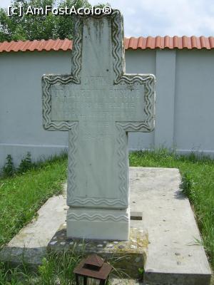 [P23] Mănăstirea Jitianu - Mormântul Arhim. Dr. Laurențiu Busuioc, vicar al Arhiepiscopiei Craiovei. » foto by iulianic
 - 
<span class="allrVoted glyphicon glyphicon-heart hidden" id="av1209895"></span>
<a class="m-l-10 hidden" id="sv1209895" onclick="voting_Foto_DelVot(,1209895,26689)" role="button">șterge vot <span class="glyphicon glyphicon-remove"></span></a>
<a id="v91209895" class=" c-red"  onclick="voting_Foto_SetVot(1209895)" role="button"><span class="glyphicon glyphicon-heart-empty"></span> <b>LIKE</b> = Votează poza</a> <img class="hidden"  id="f1209895W9" src="/imagini/loader.gif" border="0" /><span class="AjErrMes hidden" id="e1209895ErM"></span>