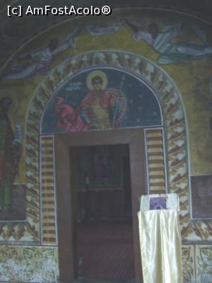 [P03] Mănăstirea Jitianu - Intrarea în biserică. » foto by iulianic
 - 
<span class="allrVoted glyphicon glyphicon-heart hidden" id="av1209875"></span>
<a class="m-l-10 hidden" id="sv1209875" onclick="voting_Foto_DelVot(,1209875,26689)" role="button">șterge vot <span class="glyphicon glyphicon-remove"></span></a>
<a id="v91209875" class=" c-red"  onclick="voting_Foto_SetVot(1209875)" role="button"><span class="glyphicon glyphicon-heart-empty"></span> <b>LIKE</b> = Votează poza</a> <img class="hidden"  id="f1209875W9" src="/imagini/loader.gif" border="0" /><span class="AjErrMes hidden" id="e1209875ErM"></span>