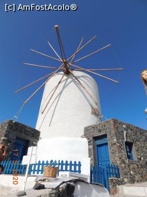 [P26] Moară de vânt din Oia » foto by irinad
 - 
<span class="allrVoted glyphicon glyphicon-heart hidden" id="av1211401"></span>
<a class="m-l-10 hidden" id="sv1211401" onclick="voting_Foto_DelVot(,1211401,26698)" role="button">șterge vot <span class="glyphicon glyphicon-remove"></span></a>
<a id="v91211401" class=" c-red"  onclick="voting_Foto_SetVot(1211401)" role="button"><span class="glyphicon glyphicon-heart-empty"></span> <b>LIKE</b> = Votează poza</a> <img class="hidden"  id="f1211401W9" src="/imagini/loader.gif" border="0" /><span class="AjErrMes hidden" id="e1211401ErM"></span>
