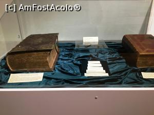 [P07] Biblii și alte valori de tezaur » foto by AZE
 - 
<span class="allrVoted glyphicon glyphicon-heart hidden" id="av1213435"></span>
<a class="m-l-10 hidden" id="sv1213435" onclick="voting_Foto_DelVot(,1213435,26713)" role="button">șterge vot <span class="glyphicon glyphicon-remove"></span></a>
<a id="v91213435" class=" c-red"  onclick="voting_Foto_SetVot(1213435)" role="button"><span class="glyphicon glyphicon-heart-empty"></span> <b>LIKE</b> = Votează poza</a> <img class="hidden"  id="f1213435W9" src="/imagini/loader.gif" border="0" /><span class="AjErrMes hidden" id="e1213435ErM"></span>