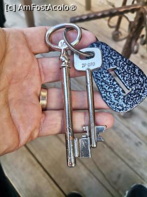 [P01] Cheile de la intrare si de la usa dinspre terasa » foto by iulian68
 - 
<span class="allrVoted glyphicon glyphicon-heart hidden" id="av1476518"></span>
<a class="m-l-10 hidden" id="sv1476518" onclick="voting_Foto_DelVot(,1476518,26718)" role="button">șterge vot <span class="glyphicon glyphicon-remove"></span></a>
<a id="v91476518" class=" c-red"  onclick="voting_Foto_SetVot(1476518)" role="button"><span class="glyphicon glyphicon-heart-empty"></span> <b>LIKE</b> = Votează poza</a> <img class="hidden"  id="f1476518W9" src="/imagini/loader.gif" border="0" /><span class="AjErrMes hidden" id="e1476518ErM"></span>