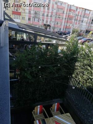 [P22] Privire sub balcon, in stanga terasa acoperita bistro si blocurile invecinate » foto by MaraMura
 - 
<span class="allrVoted glyphicon glyphicon-heart hidden" id="av1298828"></span>
<a class="m-l-10 hidden" id="sv1298828" onclick="voting_Foto_DelVot(,1298828,26734)" role="button">șterge vot <span class="glyphicon glyphicon-remove"></span></a>
<a id="v91298828" class=" c-red"  onclick="voting_Foto_SetVot(1298828)" role="button"><span class="glyphicon glyphicon-heart-empty"></span> <b>LIKE</b> = Votează poza</a> <img class="hidden"  id="f1298828W9" src="/imagini/loader.gif" border="0" /><span class="AjErrMes hidden" id="e1298828ErM"></span>