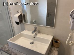 [P17] Hotel Subcarpaţi, Curtea de Argeş - prin baie » foto by nicole33
 - 
<span class="allrVoted glyphicon glyphicon-heart hidden" id="av1414519"></span>
<a class="m-l-10 hidden" id="sv1414519" onclick="voting_Foto_DelVot(,1414519,26734)" role="button">șterge vot <span class="glyphicon glyphicon-remove"></span></a>
<a id="v91414519" class=" c-red"  onclick="voting_Foto_SetVot(1414519)" role="button"><span class="glyphicon glyphicon-heart-empty"></span> <b>LIKE</b> = Votează poza</a> <img class="hidden"  id="f1414519W9" src="/imagini/loader.gif" border="0" /><span class="AjErrMes hidden" id="e1414519ErM"></span>
