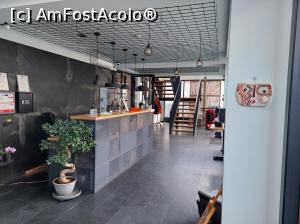 [P20] Holul de la recepție, privit dintr-o parte, se văd și scările de acces la etaj. » foto by maryka
 - 
<span class="allrVoted glyphicon glyphicon-heart hidden" id="av1301413"></span>
<a class="m-l-10 hidden" id="sv1301413" onclick="voting_Foto_DelVot(,1301413,26734)" role="button">șterge vot <span class="glyphicon glyphicon-remove"></span></a>
<a id="v91301413" class=" c-red"  onclick="voting_Foto_SetVot(1301413)" role="button"><span class="glyphicon glyphicon-heart-empty"></span> <b>LIKE</b> = Votează poza</a> <img class="hidden"  id="f1301413W9" src="/imagini/loader.gif" border="0" /><span class="AjErrMes hidden" id="e1301413ErM"></span>