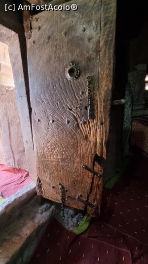 [P29] ușa masivă de lemn » foto by robert
 - 
<span class="allrVoted glyphicon glyphicon-heart hidden" id="av1225641"></span>
<a class="m-l-10 hidden" id="sv1225641" onclick="voting_Foto_DelVot(,1225641,26770)" role="button">șterge vot <span class="glyphicon glyphicon-remove"></span></a>
<a id="v91225641" class=" c-red"  onclick="voting_Foto_SetVot(1225641)" role="button"><span class="glyphicon glyphicon-heart-empty"></span> <b>LIKE</b> = Votează poza</a> <img class="hidden"  id="f1225641W9" src="/imagini/loader.gif" border="0" /><span class="AjErrMes hidden" id="e1225641ErM"></span>