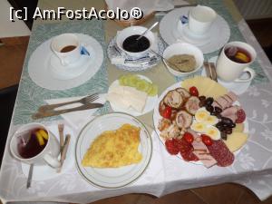 [P12] Micul dejun la Casa Rareș. » foto by Safta Radu
 - 
<span class="allrVoted glyphicon glyphicon-heart hidden" id="av1221442"></span>
<a class="m-l-10 hidden" id="sv1221442" onclick="voting_Foto_DelVot(,1221442,26780)" role="button">șterge vot <span class="glyphicon glyphicon-remove"></span></a>
<a id="v91221442" class=" c-red"  onclick="voting_Foto_SetVot(1221442)" role="button"><span class="glyphicon glyphicon-heart-empty"></span> <b>LIKE</b> = Votează poza</a> <img class="hidden"  id="f1221442W9" src="/imagini/loader.gif" border="0" /><span class="AjErrMes hidden" id="e1221442ErM"></span>