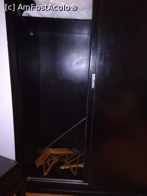 [P09] lateralele dulapului sunt prea departate » foto by delia1
 - 
<span class="allrVoted glyphicon glyphicon-heart hidden" id="av1221587"></span>
<a class="m-l-10 hidden" id="sv1221587" onclick="voting_Foto_DelVot(,1221587,26784)" role="button">șterge vot <span class="glyphicon glyphicon-remove"></span></a>
<a id="v91221587" class=" c-red"  onclick="voting_Foto_SetVot(1221587)" role="button"><span class="glyphicon glyphicon-heart-empty"></span> <b>LIKE</b> = Votează poza</a> <img class="hidden"  id="f1221587W9" src="/imagini/loader.gif" border="0" /><span class="AjErrMes hidden" id="e1221587ErM"></span>