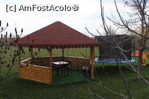 [P23] Jurilovca, jud. Tulcea, Pensiunea Palaghia, Chioșcul din curte, loc de odihnă și de servit masa » foto by mprofeanu
 - 
<span class="allrVoted glyphicon glyphicon-heart hidden" id="av1222423"></span>
<a class="m-l-10 hidden" id="sv1222423" onclick="voting_Foto_DelVot(,1222423,26787)" role="button">șterge vot <span class="glyphicon glyphicon-remove"></span></a>
<a id="v91222423" class=" c-red"  onclick="voting_Foto_SetVot(1222423)" role="button"><span class="glyphicon glyphicon-heart-empty"></span> <b>LIKE</b> = Votează poza</a> <img class="hidden"  id="f1222423W9" src="/imagini/loader.gif" border="0" /><span class="AjErrMes hidden" id="e1222423ErM"></span>