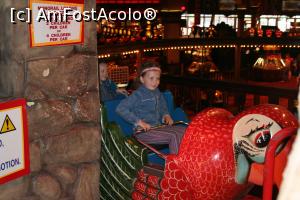 [P08] caruselul din restaurant » foto by icata24
 - 
<span class="allrVoted glyphicon glyphicon-heart hidden" id="av1223701"></span>
<a class="m-l-10 hidden" id="sv1223701" onclick="voting_Foto_DelVot(,1223701,26796)" role="button">șterge vot <span class="glyphicon glyphicon-remove"></span></a>
<a id="v91223701" class=" c-red"  onclick="voting_Foto_SetVot(1223701)" role="button"><span class="glyphicon glyphicon-heart-empty"></span> <b>LIKE</b> = Votează poza</a> <img class="hidden"  id="f1223701W9" src="/imagini/loader.gif" border="0" /><span class="AjErrMes hidden" id="e1223701ErM"></span>