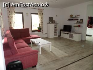 [P04] Livingul, destul de spațios. » foto by Safta Radu
 - 
<span class="allrVoted glyphicon glyphicon-heart hidden" id="av1226101"></span>
<a class="m-l-10 hidden" id="sv1226101" onclick="voting_Foto_DelVot(,1226101,26818)" role="button">șterge vot <span class="glyphicon glyphicon-remove"></span></a>
<a id="v91226101" class=" c-red"  onclick="voting_Foto_SetVot(1226101)" role="button"><span class="glyphicon glyphicon-heart-empty"></span> <b>LIKE</b> = Votează poza</a> <img class="hidden"  id="f1226101W9" src="/imagini/loader.gif" border="0" /><span class="AjErrMes hidden" id="e1226101ErM"></span>