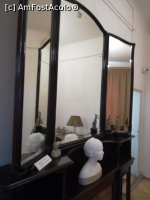 [P10] Bust al surorii Alma și corp mobilier cu oglinzi. » foto by tata123 🔱
 - 
<span class="allrVoted glyphicon glyphicon-heart hidden" id="av1226970"></span>
<a class="m-l-10 hidden" id="sv1226970" onclick="voting_Foto_DelVot(,1226970,26825)" role="button">șterge vot <span class="glyphicon glyphicon-remove"></span></a>
<a id="v91226970" class=" c-red"  onclick="voting_Foto_SetVot(1226970)" role="button"><span class="glyphicon glyphicon-heart-empty"></span> <b>LIKE</b> = Votează poza</a> <img class="hidden"  id="f1226970W9" src="/imagini/loader.gif" border="0" /><span class="AjErrMes hidden" id="e1226970ErM"></span>